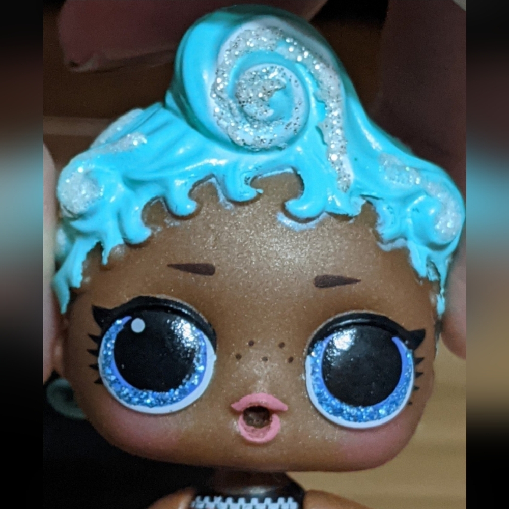 Blue-Haired Doll with Black and White Outfit - Picture 5 of 7